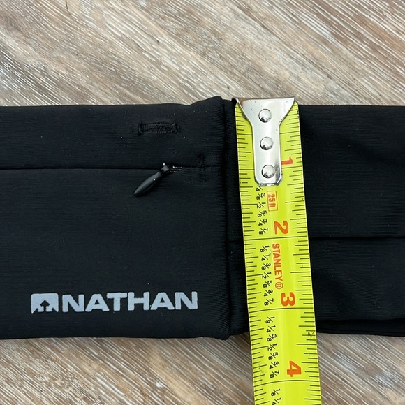 Nathan Black Running Belt – The Zipster Lite, Waist Pack, Fanny Pack, 2 Zippers - Picture 9 of 12